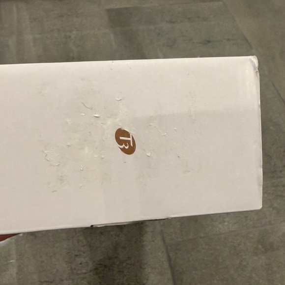 New T3 SinglePass Curl, Extra-Long Barrel Curling Iron with Ceramic Barrel - Picture 15 of 16